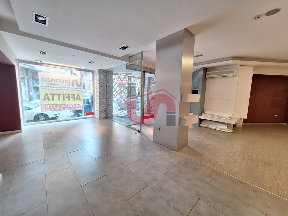 locale commerciale in affitto a Benevento in zona Centro Storico