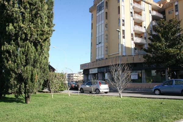 negozio in affitto a Benevento in zona Mellusi / Atlantici