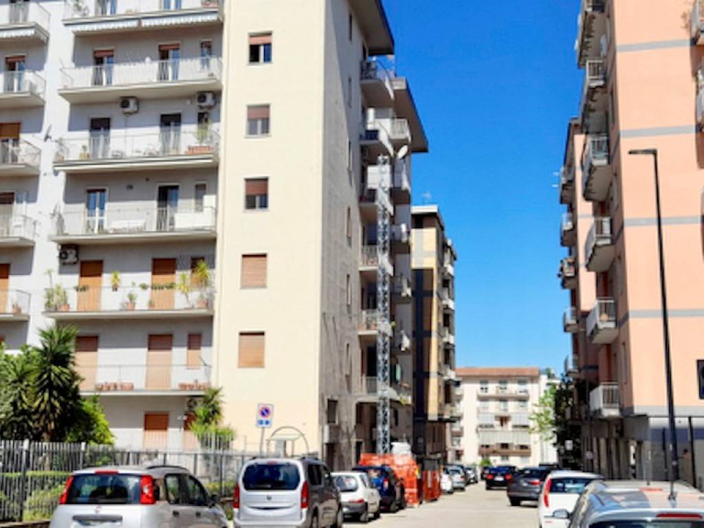 negozio in affitto a Benevento in zona Mellusi / Atlantici