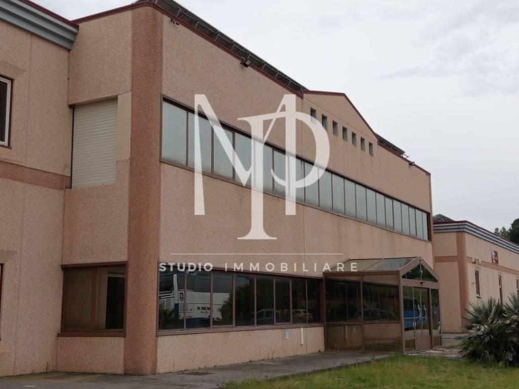 locale commerciale in affitto a Benevento in zona La Vipera