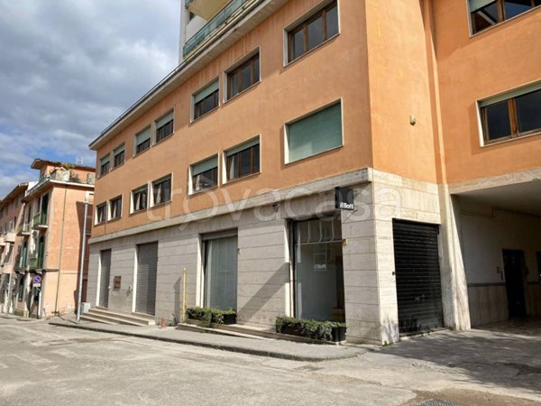 negozio in affitto a Benevento in zona Centro Storico