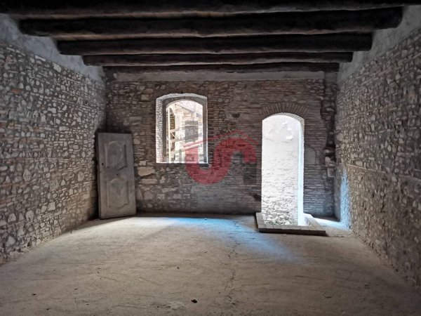 locale commerciale in affitto a Benevento in zona Centro Storico