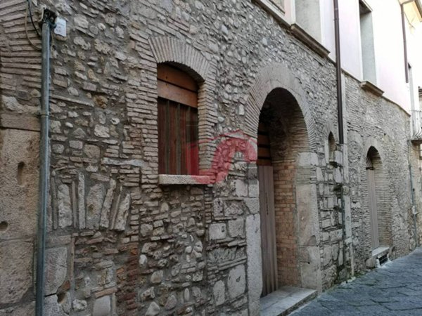 locale commerciale in affitto a Benevento in zona Centro Storico