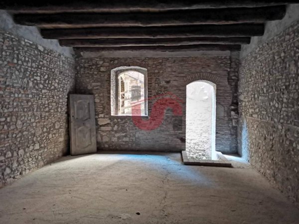 locale commerciale in affitto a Benevento in zona Centro Storico