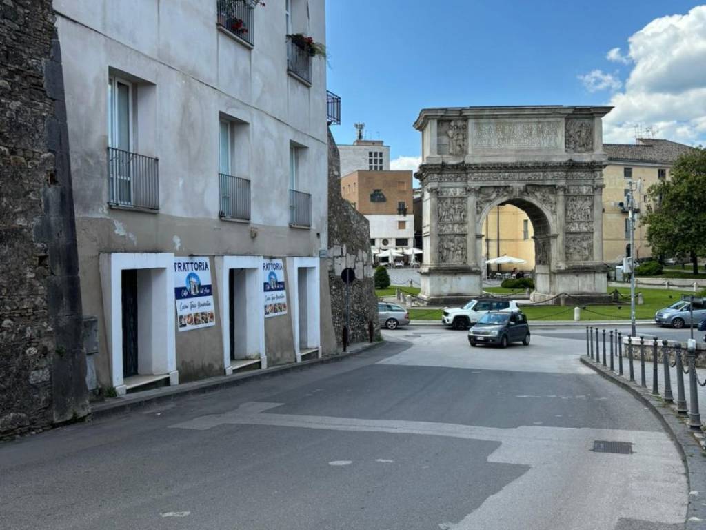negozio in affitto a Benevento in zona Centro Storico