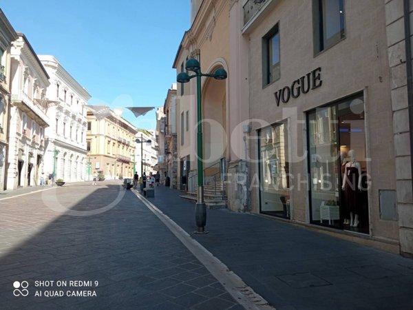 locale commerciale in affitto a Benevento in zona Centro Storico