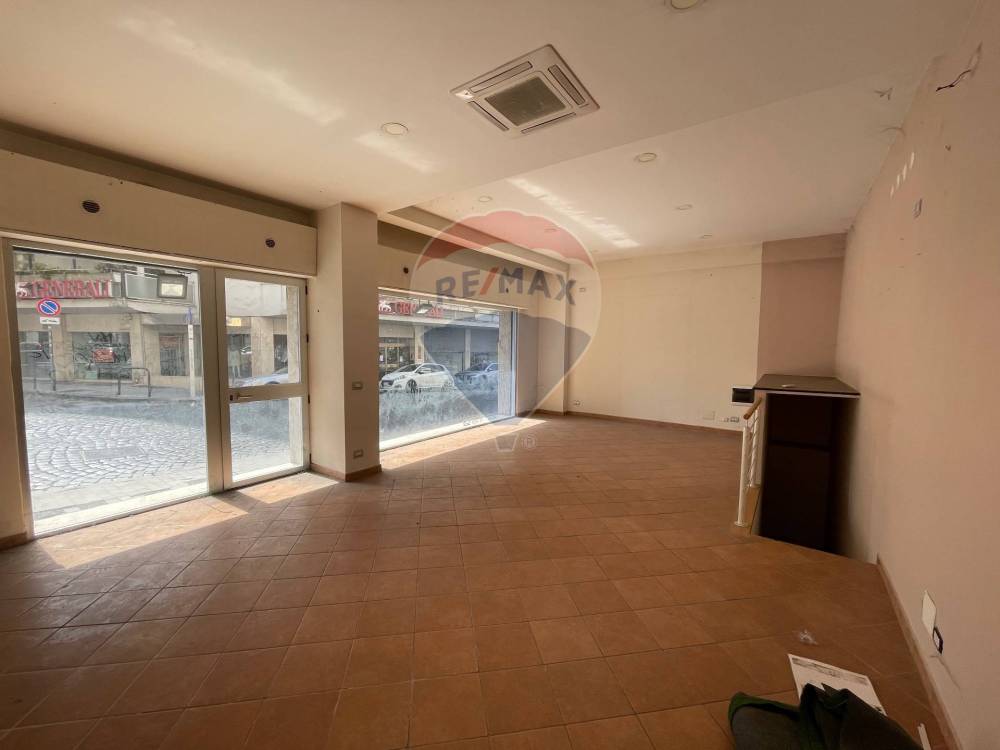 locale commerciale in affitto a Benevento in zona Centro Storico