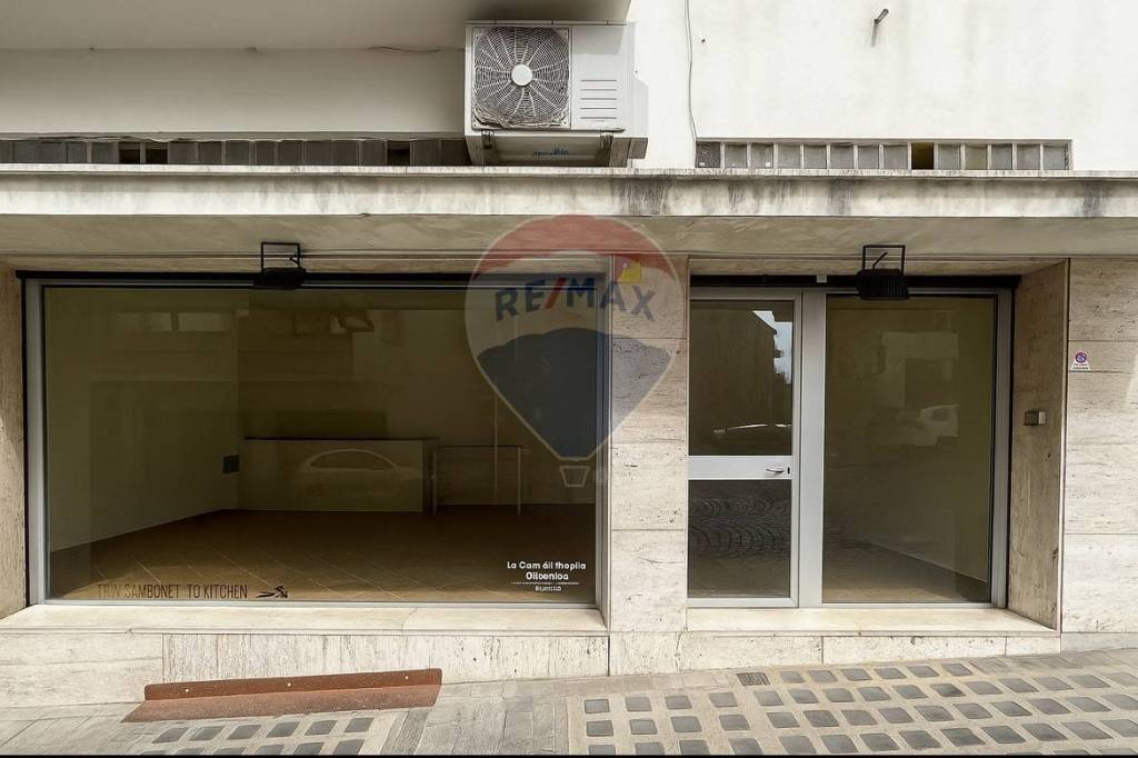 negozio in affitto a Benevento in zona Centro Storico