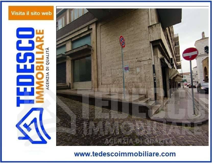 negozio in affitto a Benevento in zona Centro Storico