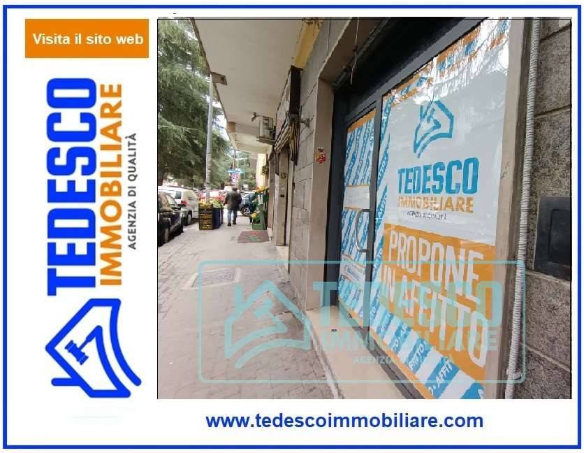 negozio in affitto a Benevento in zona Mellusi / Atlantici