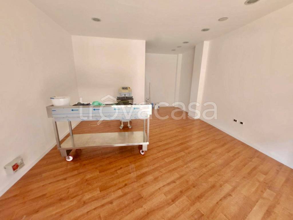 negozio in affitto a Benevento in zona Centro Storico