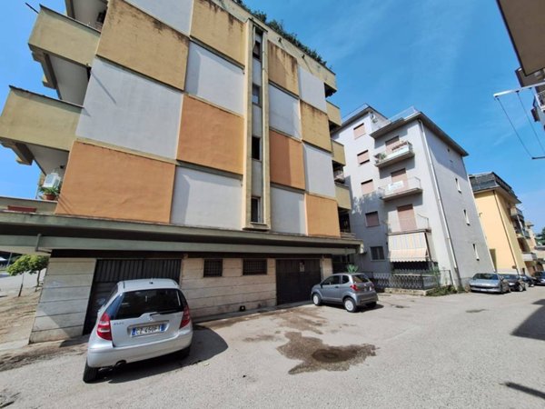 locale commerciale in affitto a Benevento in zona Porta Rufina