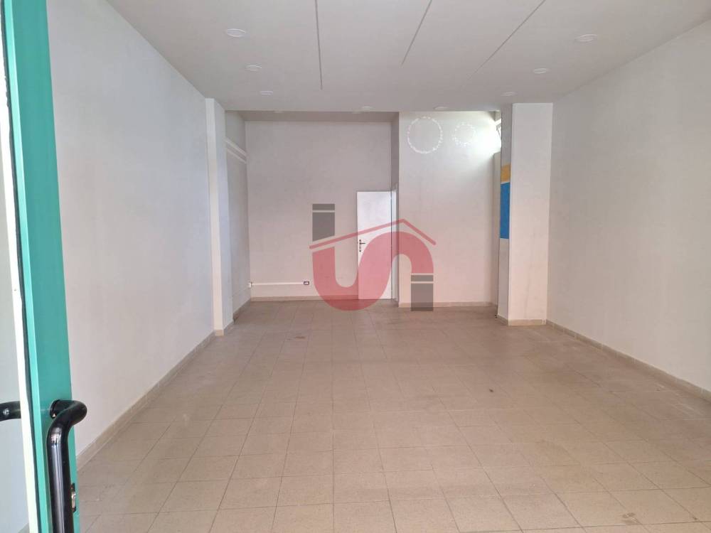 negozio in affitto a Benevento in zona Mellusi / Atlantici