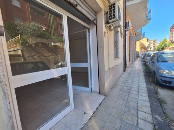 negozio in affitto a Benevento in zona Porta Rufina