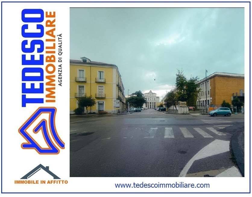 negozio in affitto a Benevento in zona Centro Storico