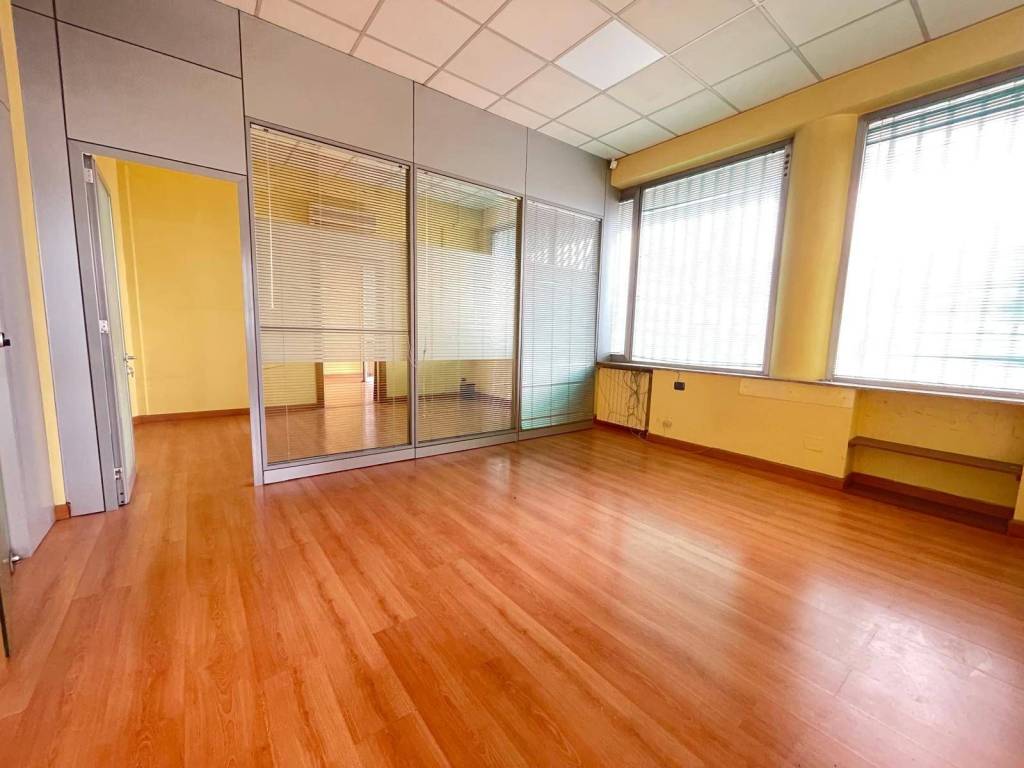 negozio in affitto a Benevento in zona Pacevecchia