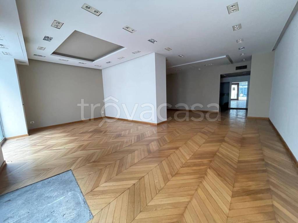 negozio in affitto a Benevento in zona Centro Storico