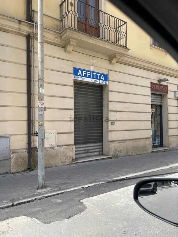 locale commerciale in affitto a Benevento in zona Libertà