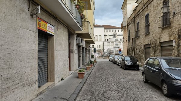 locale commerciale in affitto a Benevento in zona Centro Storico