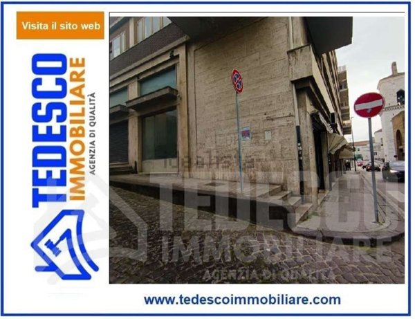 locale commerciale in affitto a Benevento in zona Centro Storico