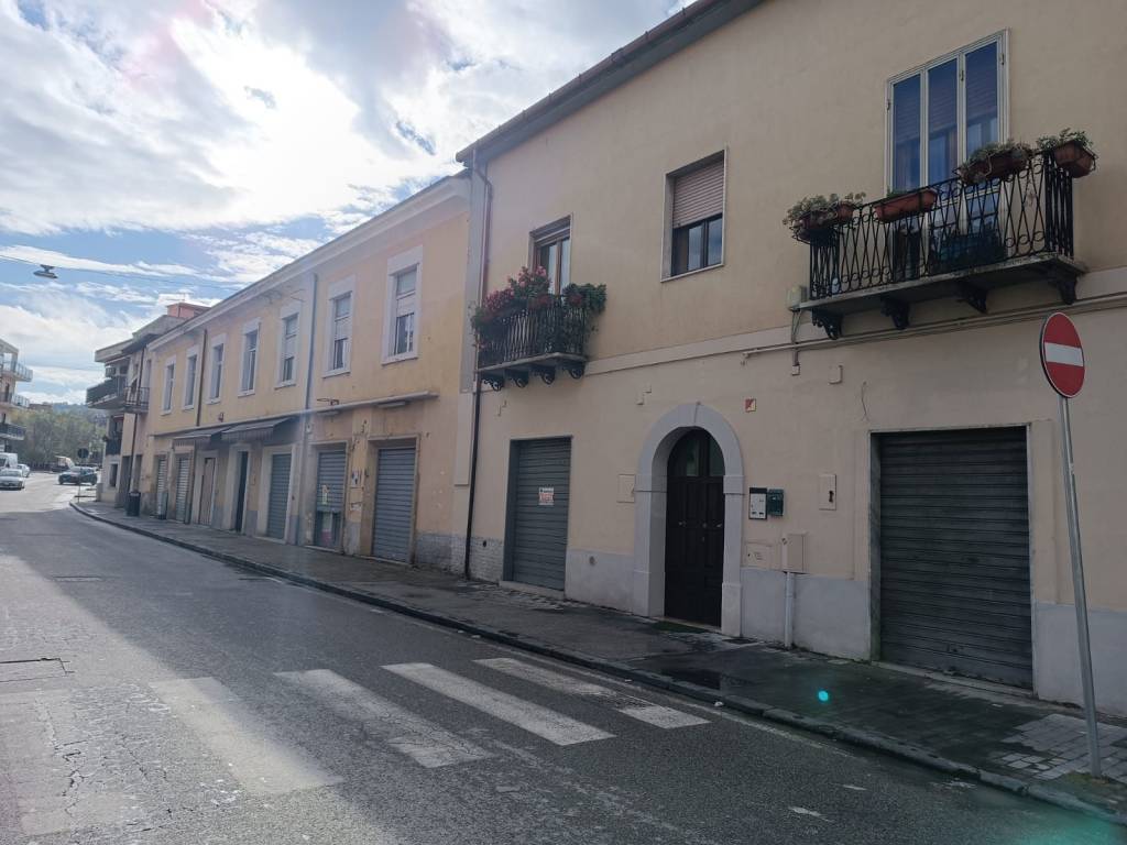 negozio in affitto a Benevento in zona Libertà