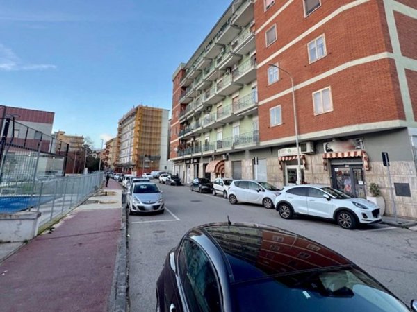 negozio in affitto a Benevento in zona Libertà