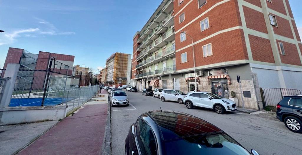 negozio in affitto a Benevento in zona Libertà