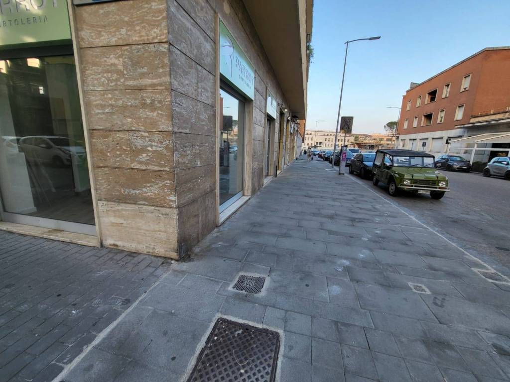 negozio in affitto a Benevento in zona Centro Storico