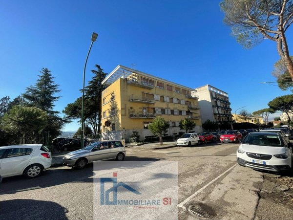 ufficio in affitto a Benevento in zona Mellusi / Atlantici