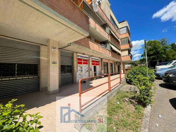 locale commerciale in affitto a Benevento in zona Centro Storico