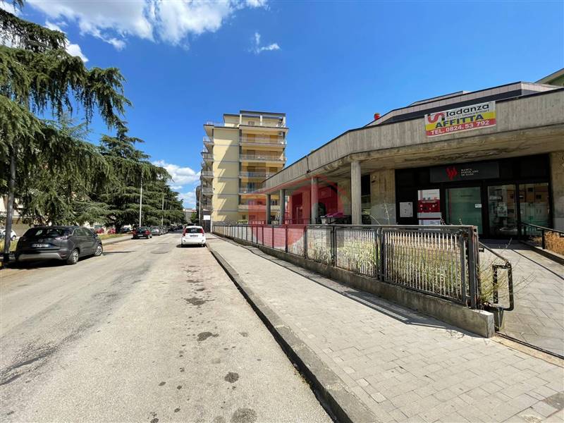 ufficio in affitto a Benevento in zona Mellusi / Atlantici