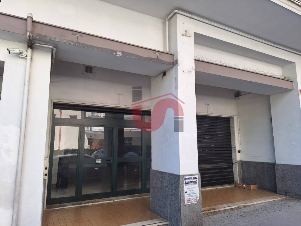 locale commerciale in affitto a Benevento in zona Mellusi / Atlantici
