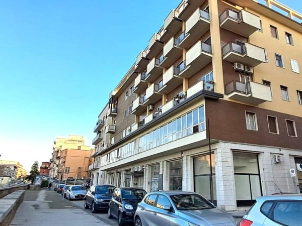 negozio in affitto a Benevento in zona Centro Storico