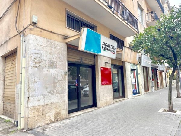 negozio in affitto a Benevento in zona Mellusi / Atlantici