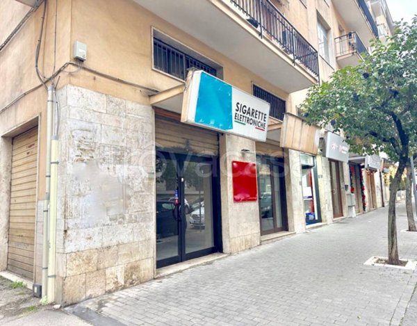 negozio in affitto a Benevento in zona Mellusi / Atlantici