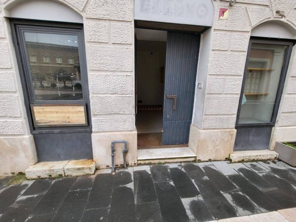 negozio in affitto a Benevento in zona Centro Storico