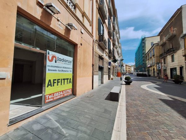 locale commerciale in affitto a Benevento in zona Centro Storico