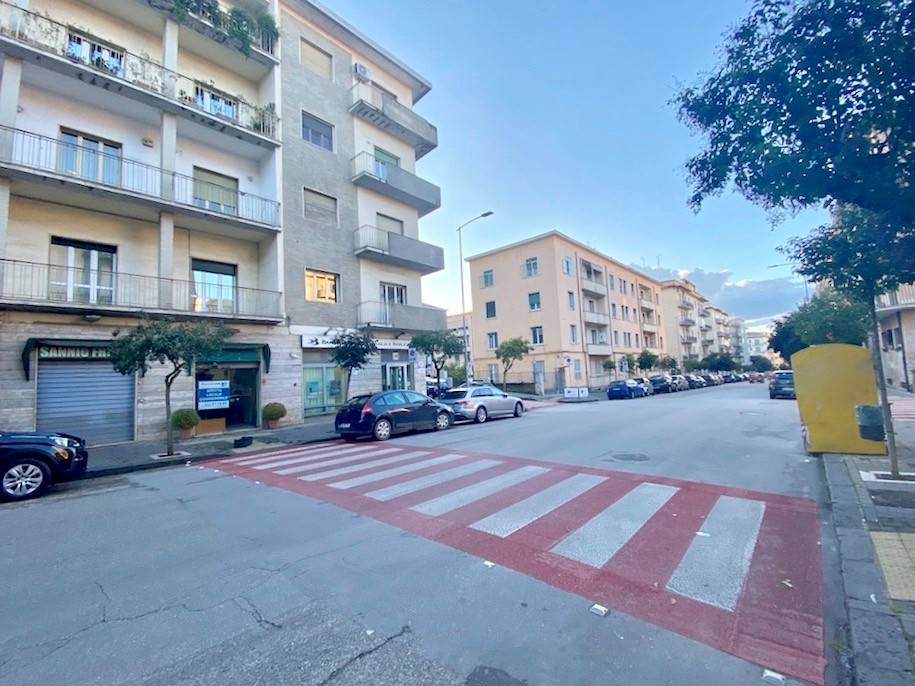 negozio in affitto a Benevento in zona Mellusi / Atlantici