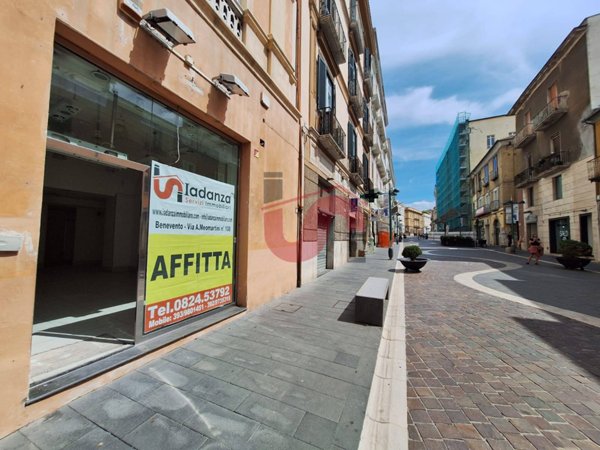 locale commerciale in affitto a Benevento in zona Centro Storico