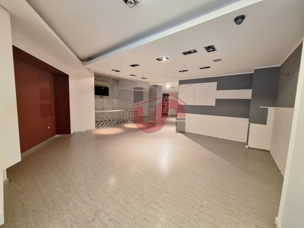 locale commerciale in affitto a Benevento in zona Centro Storico