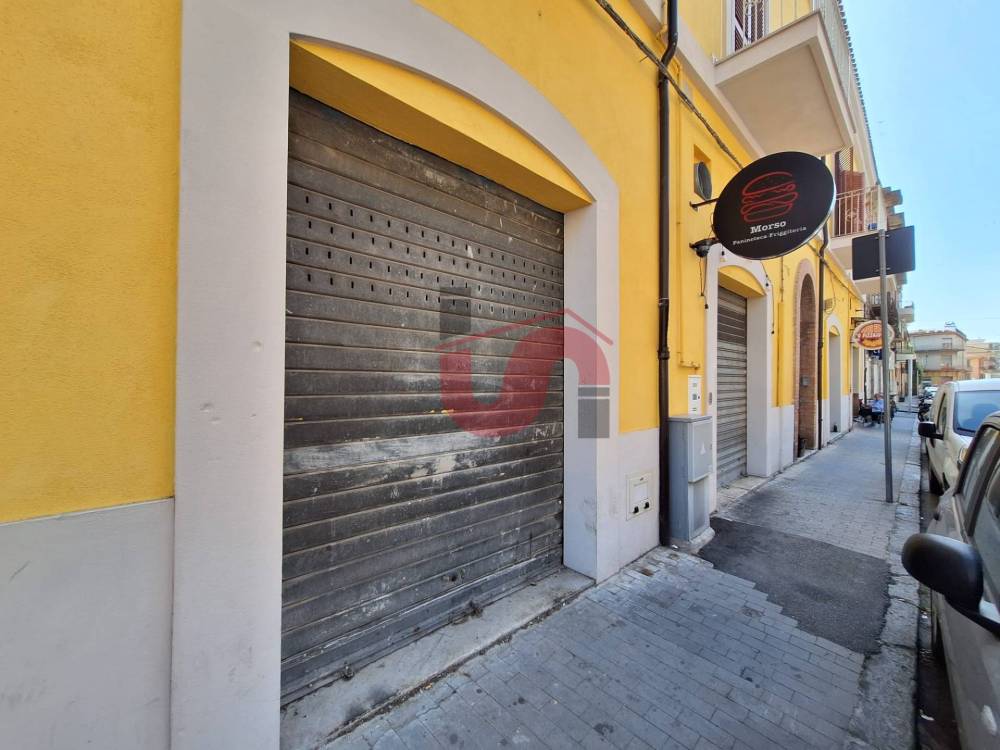 locale commerciale in affitto a Benevento in zona Libertà