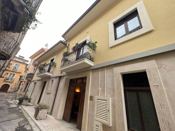 intera palazzina in affitto a Benevento in zona Centro Storico