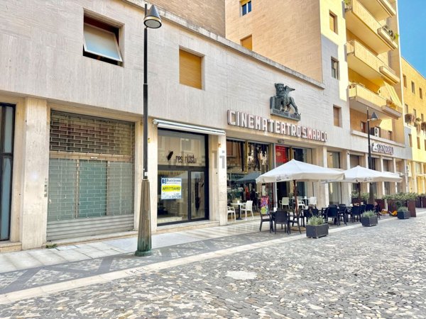 locale commerciale in affitto a Benevento in zona Centro Storico