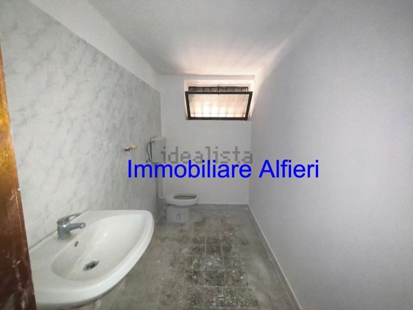 locale commerciale in affitto a Benevento in zona Ferrovia