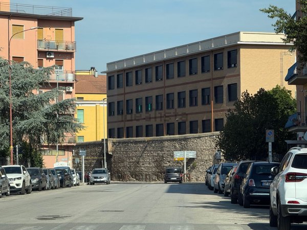 locale commerciale in affitto a Benevento in zona Porta Rufina