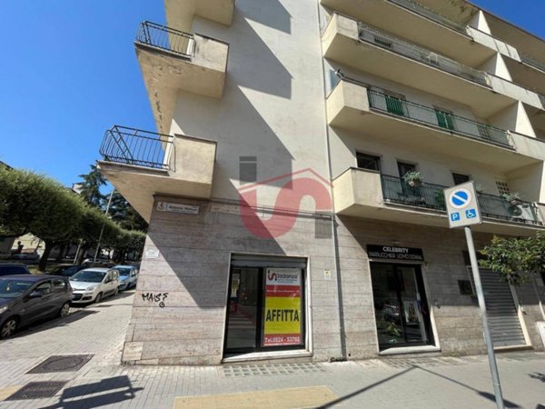 locale commerciale in affitto a Benevento in zona Mellusi / Atlantici