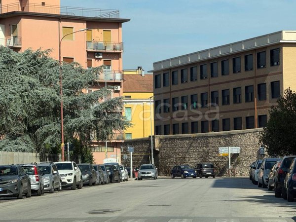 locale commerciale in affitto a Benevento in zona Porta Rufina