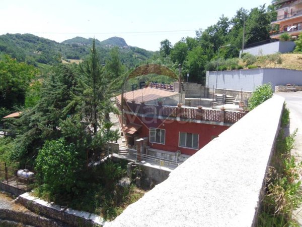 negozio in affitto a Cautano