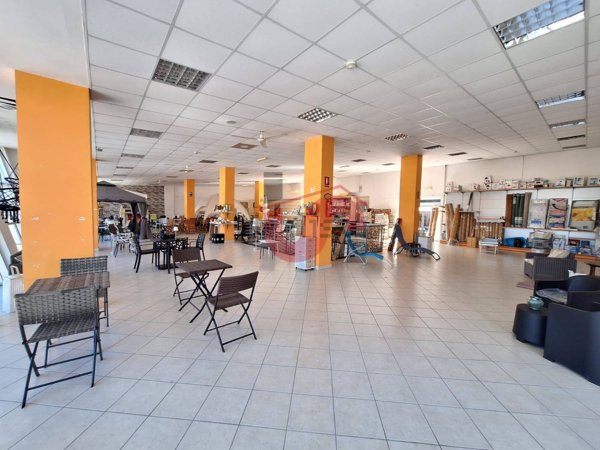 locale commerciale in affitto a Ceppaloni in zona Tufara