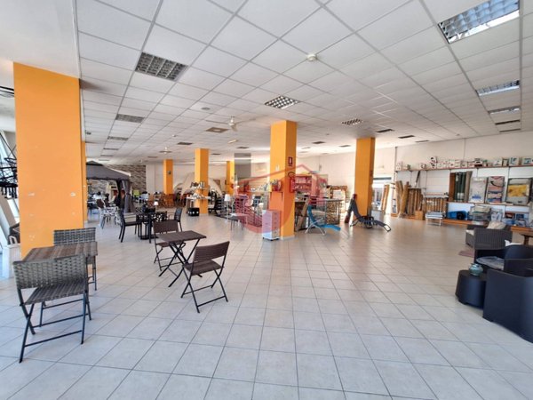 locale commerciale in affitto a Ceppaloni